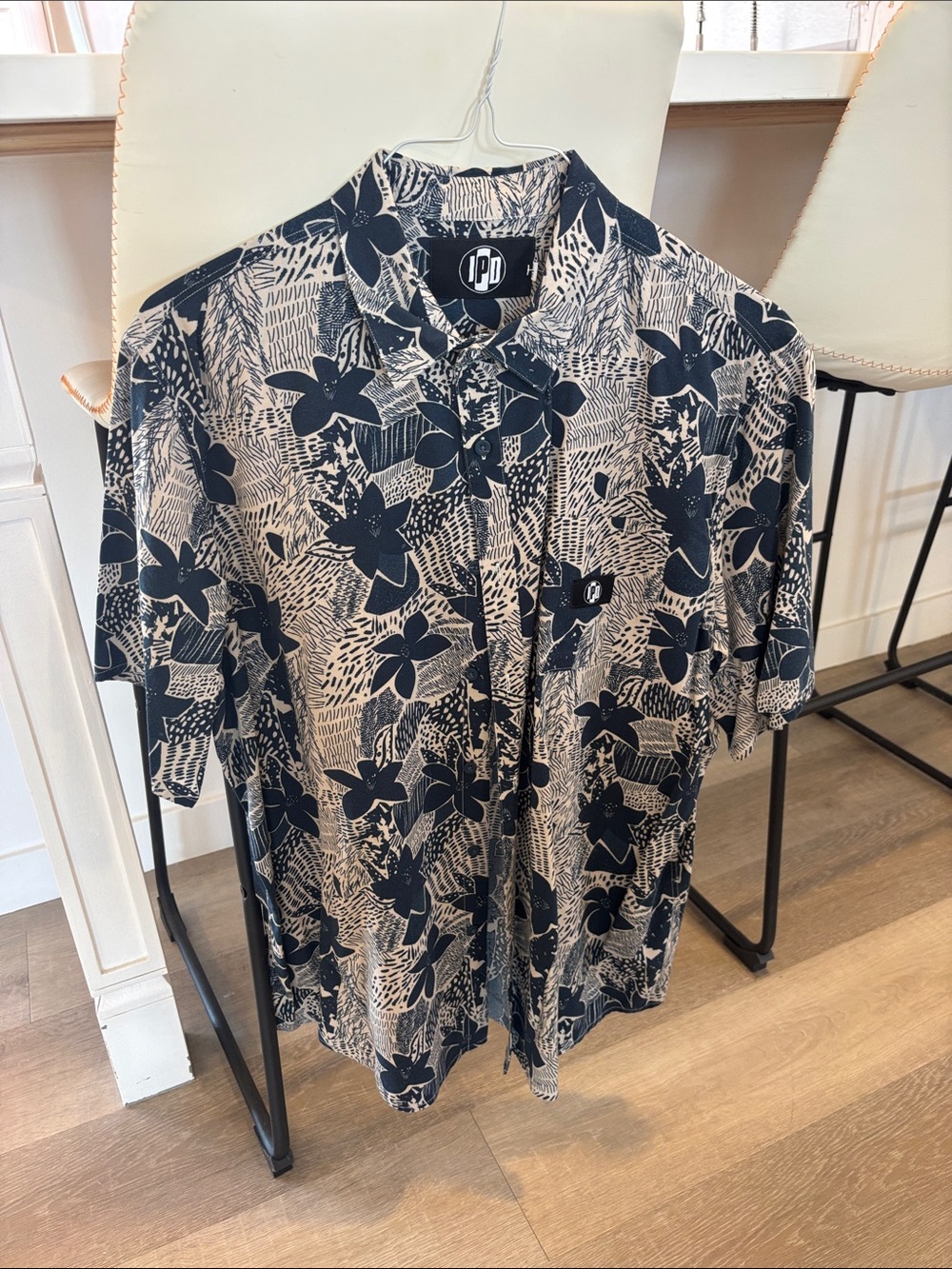 Casual Floral Button-Down Shirt in Navy and Cream by